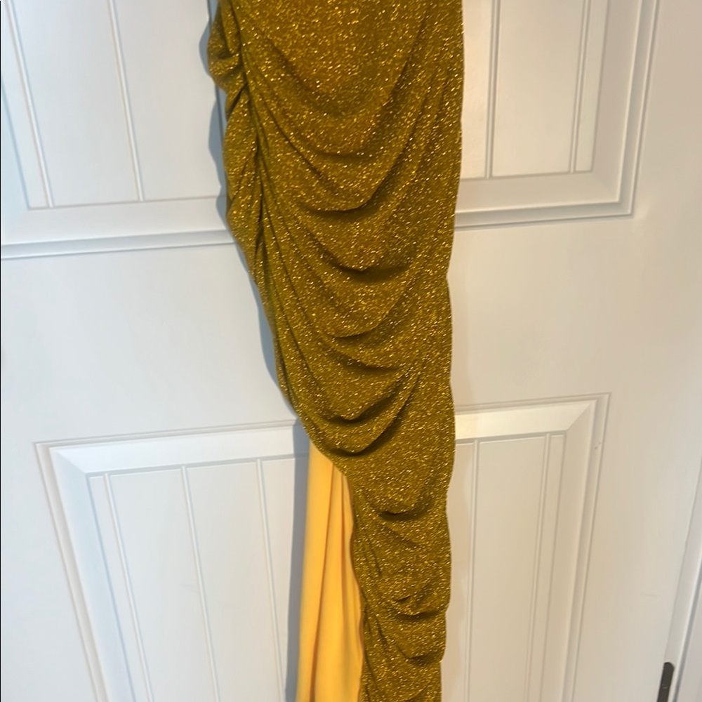 Miss Circle Gold Ruched Dress - Picture 5 of 6